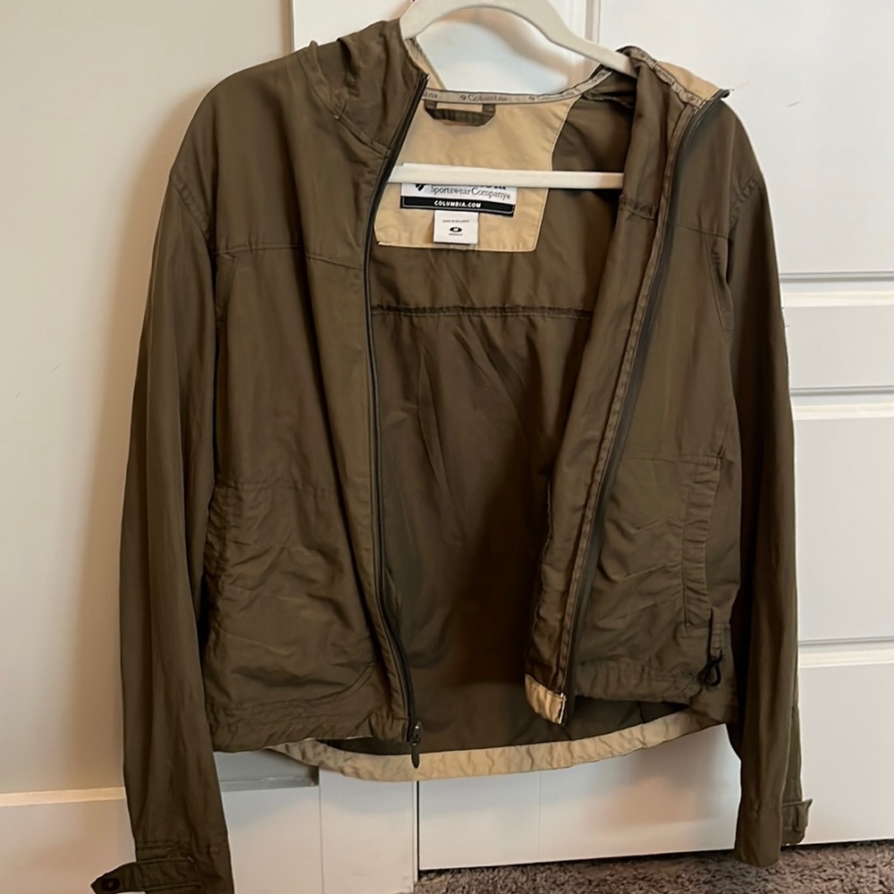 Columbia army green windbreaker with hood